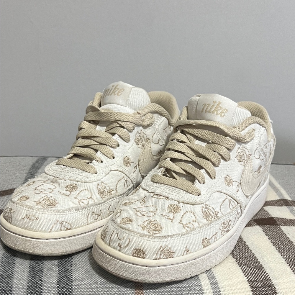 Nike White and Tan Patterned Sneakers